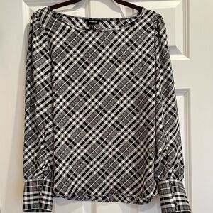 Express size medium black and white top